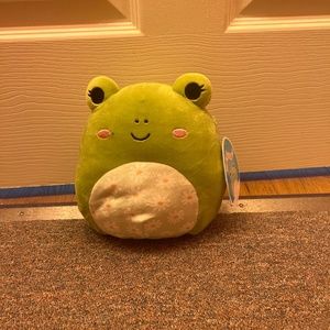 One daisy frog squishmallow